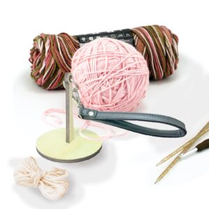 Portable Wrist Yarn Holder, Wooden Spinning Yarn Thread Holder - Prevents Yarn Tangling and Misalignment, Ultimate Companion for Every Knitting and Crochet Enthusiast, Random Style