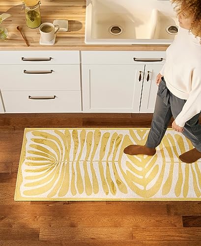 TOWN & COUNTRY LUXE Livie Matisse Cutout Everwash™ Washable Multi-Use Decorative Rug, Kitchen Runner Rug, Low-Profile Door Mat, Bedroom Rug and Dorm Room Rug with Non-Slip Backing, Gold, 24"x72"