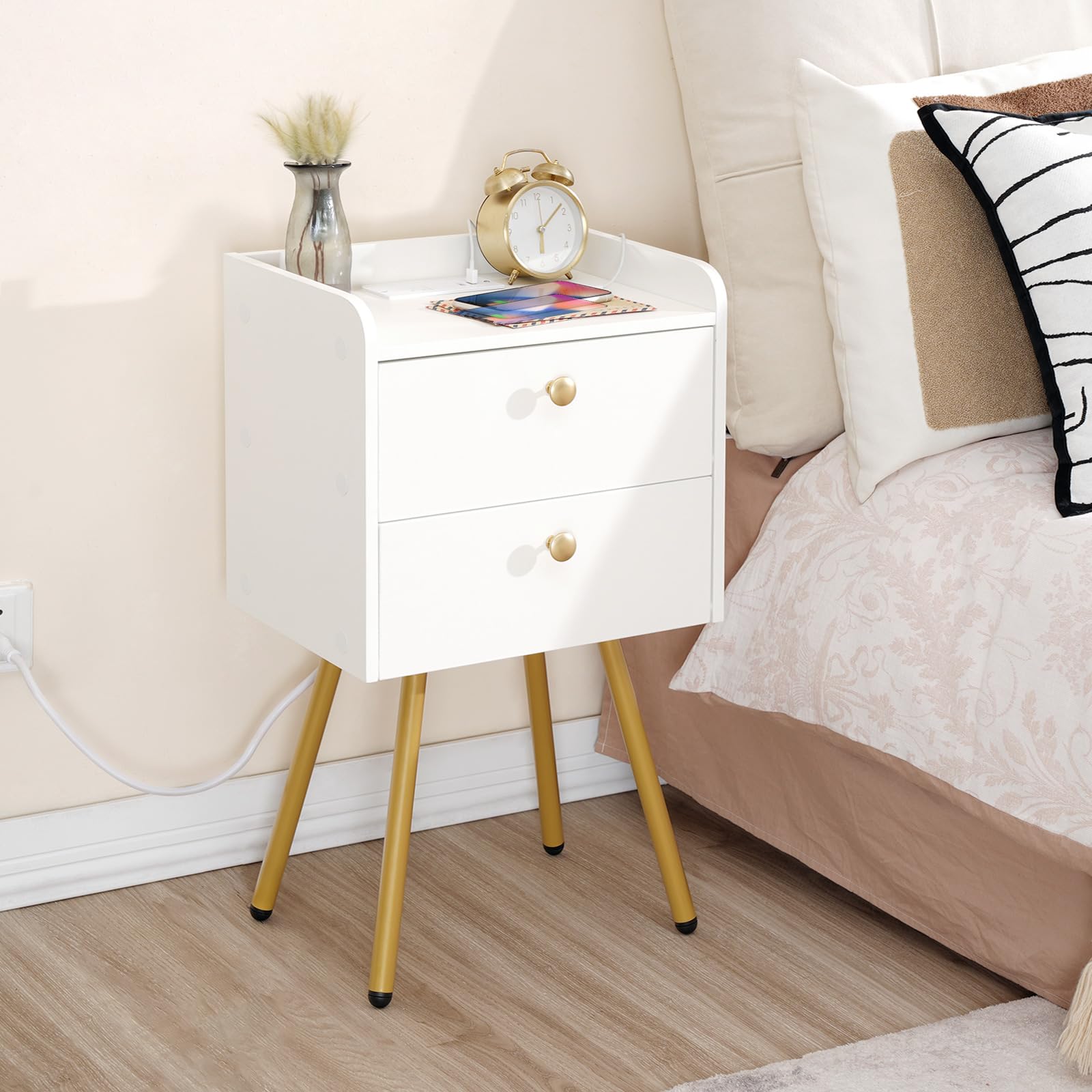 HOOBRO Nightstand with Charging Station, Modern Side Table with 2 Drawers, Stylish Sofa Side Table, Multiple Charging Ports, Metal Legs, Sofa Bedside Table, for Bedroom, White and Gold DW89UBZ01G1