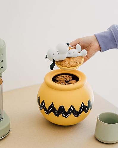 Grupo Erik Snoopy Cookie Jar With Lid | Snacks Canister | 20.5 x 20.5 x 24.6 cm | Candy Jar | Snoopy Gifts | Kitchen Decor | Airtight Food Storage Container