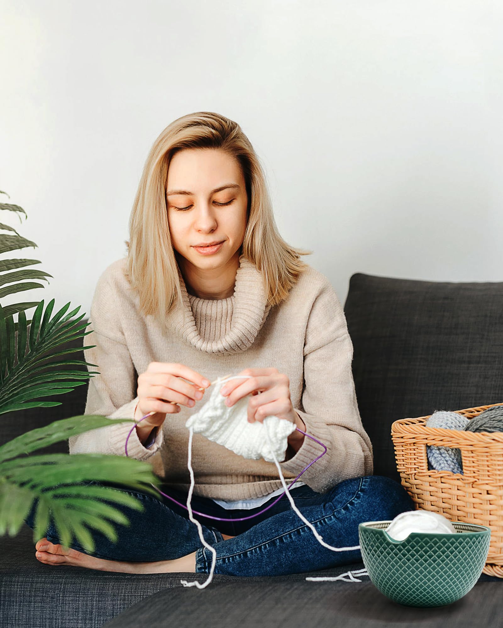 UCDRMA Yarn Bowl for Crocheting Large Yarn Holder Bowl, Round Crochet Bowl Ceramic Yarn Knitting Bowl for Bulky/Acrylic Yarn, Easy-to-use Knitted Yarn Storage Bowl, Ideal Knitting Crochet Gift