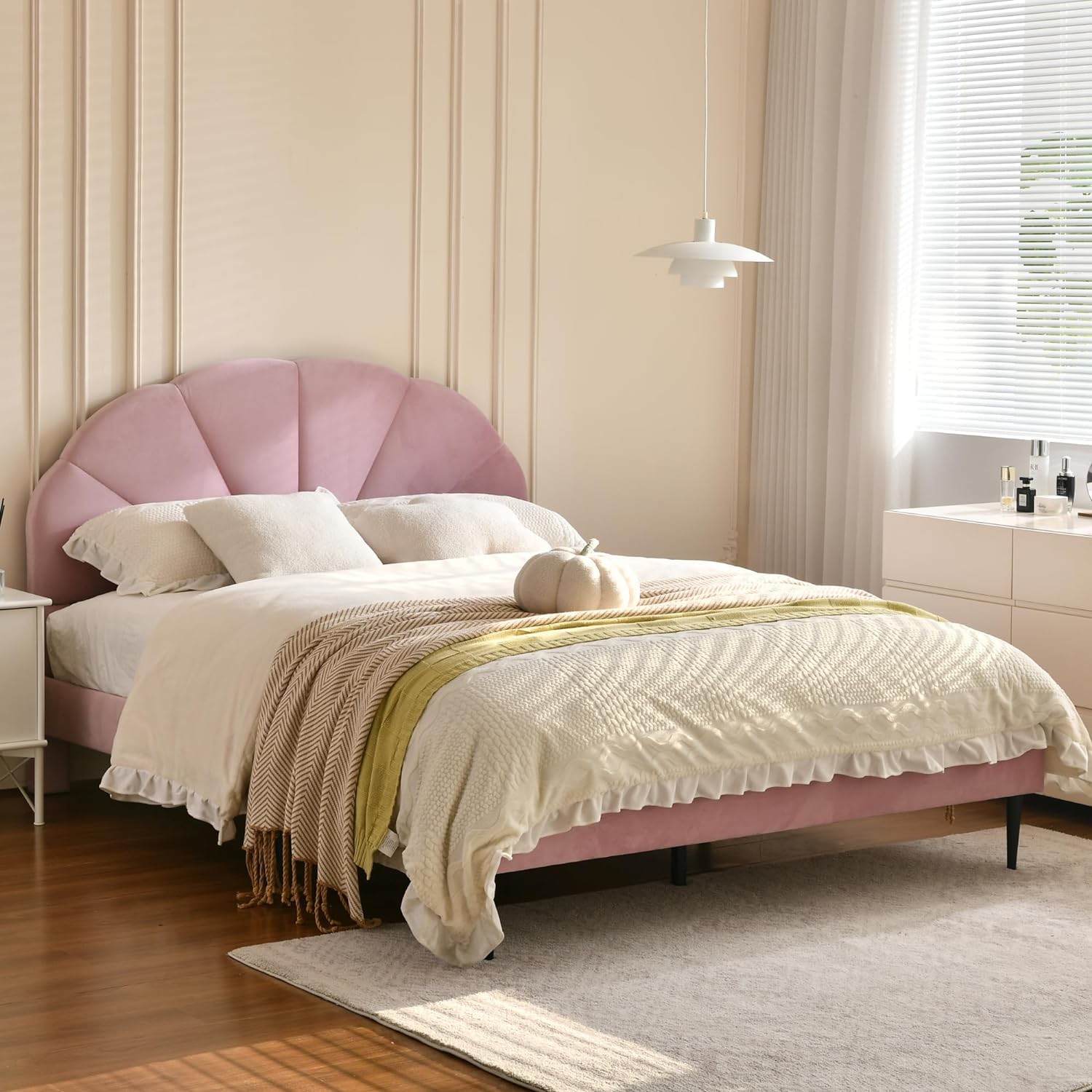 VELOCAVA Pink Bed Frame Full Size, Aesthetic Upholstered Bed with Unique Seashell Headboard, Soft Velvet Platform Bed, Strong Wooden Slats Support, No Box Spring Needed, Heavy Duty, Easy to Assemble