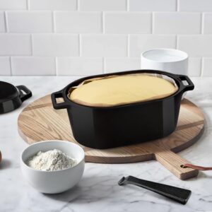 KooK Dutch Oven, Oven for Sourdough Bread Baking, with Lid, Dual Handles, Enameled Cast Iron, includes Lid Lever, Great for Baking Bread, Cooking and Roasting, Dishwasher Safe, 3.4 Qt, Black