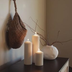 LAWA Ribbed Peak Pillar Candle - Large Beautiful Handmade Pillar Scented Soy Wax Candle Elegant Bubble Aesthetic Candle Housewarming Gift Home Room Shelf Decor Idea White (Small)