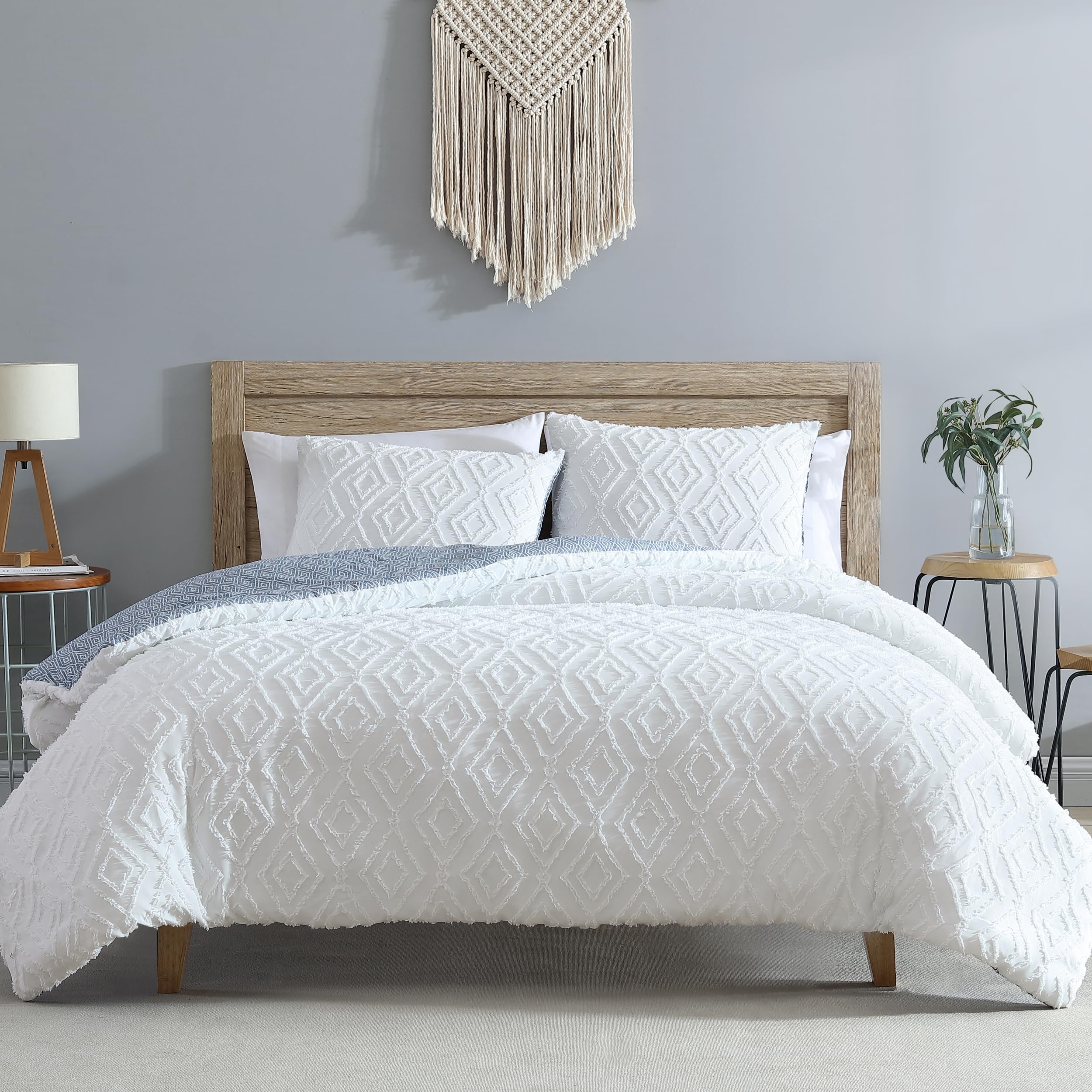 French Connection Full/Queen Hanwell Clipped Jacquard Duvet Cover Set - White Geometric 3-Piece Machine Washable Reversible Blue Bedding Duvet Cover and Sham Set