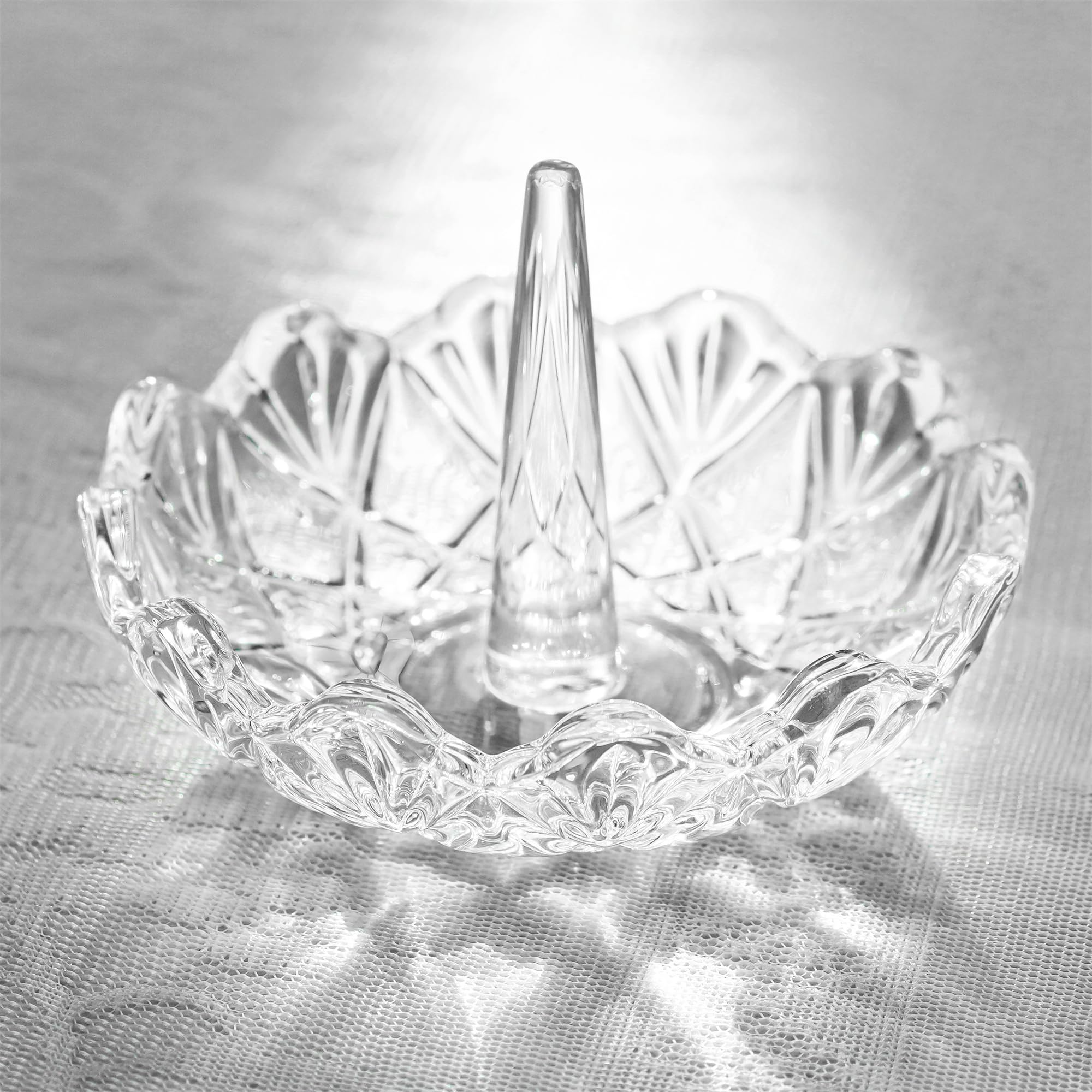 H&D HYALINE & DORA Clear Crystal Ring Holder,Glass Ring Dish for Jewelry,Ring Display Jewelry Holder for Wedding,Wavy Shape Jewelry Display Gift for Mom,Wife,Girl