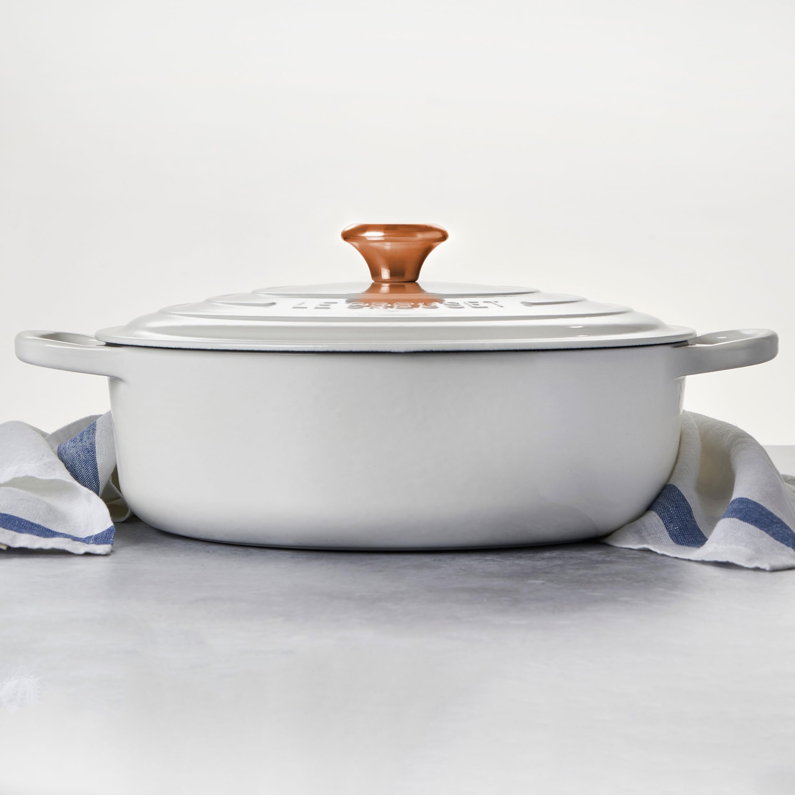 Le Creuset Signature 6.75-quart Round Wide Oven with Copper Knob - Enameled Cast Iron (White)