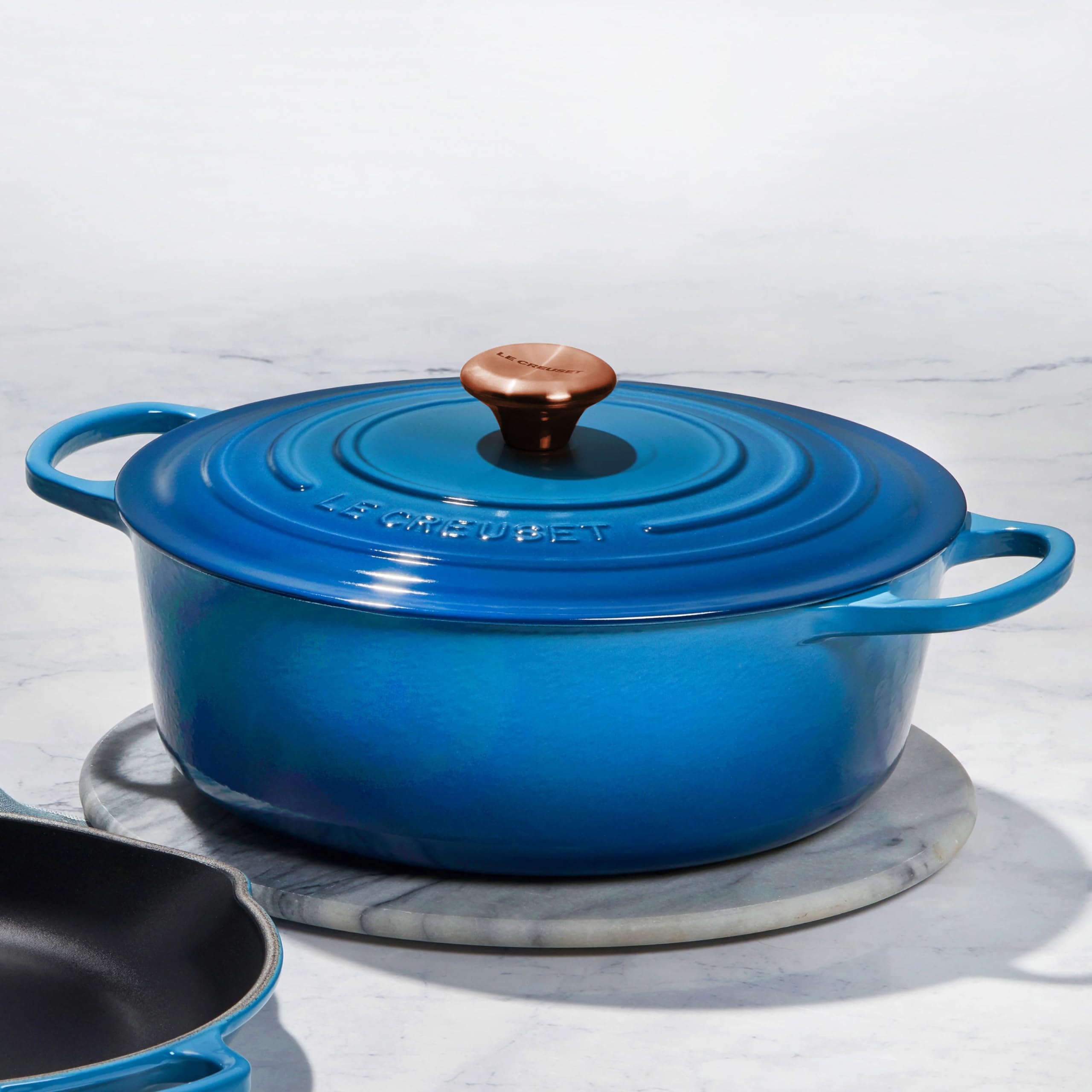 Le Creuset Signature 6.75-quart Round Wide Oven with Copper Knob - Enameled Cast Iron (Marseille)