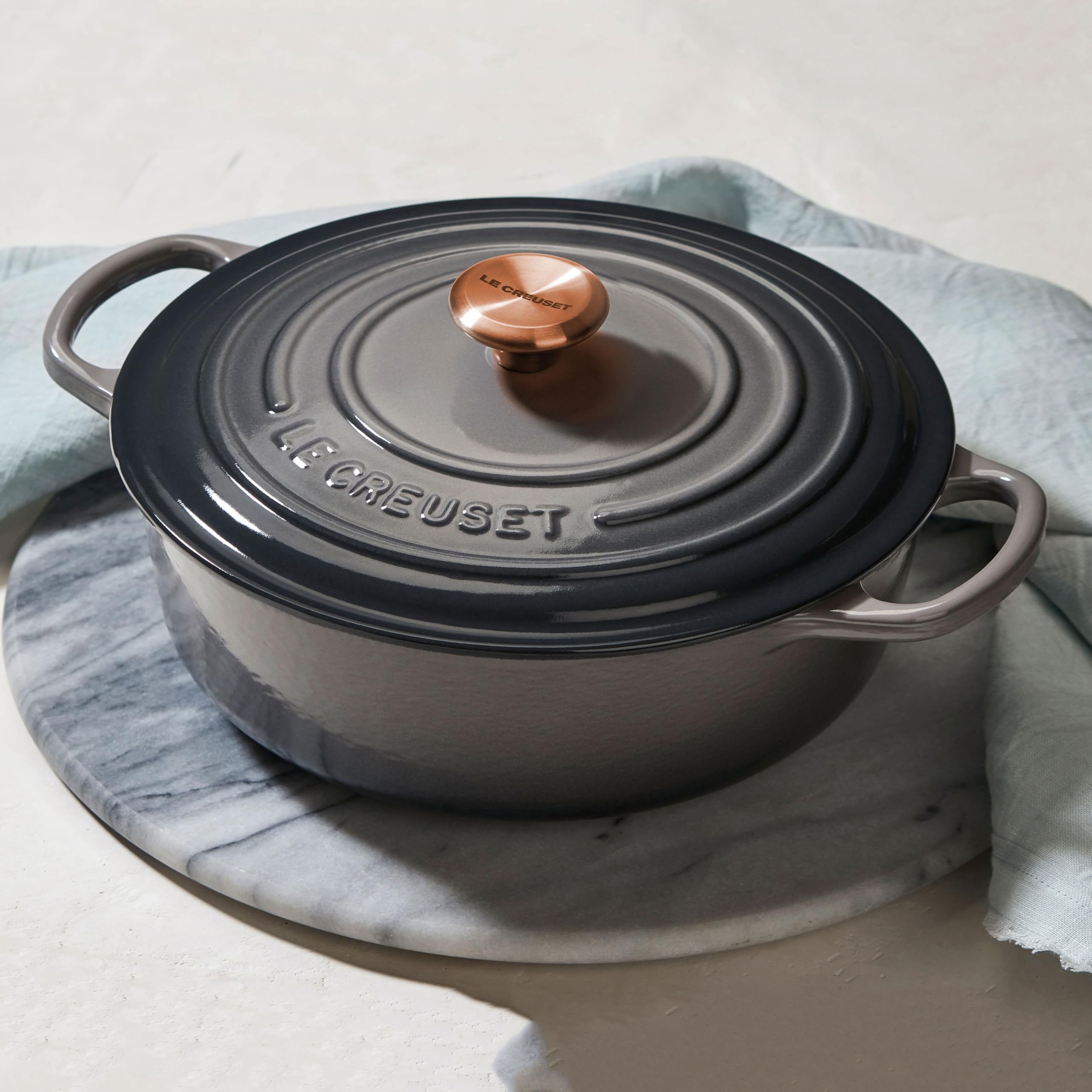 Le Creuset Signature 6.75-quart Round Wide Oven with Copper Knob - Enameled Cast Iron (Oyster)