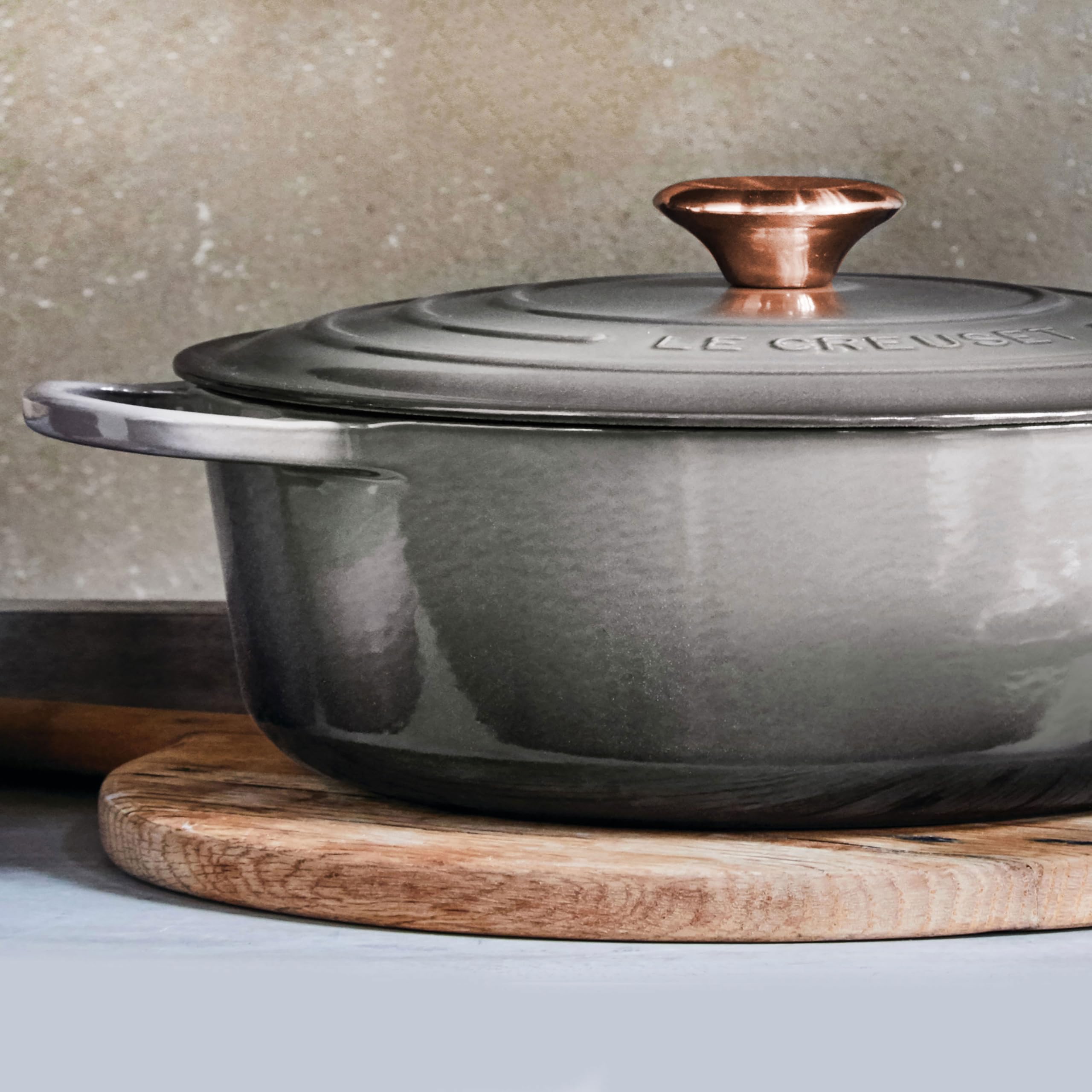 Le Creuset Signature 6.75-quart Round Wide Oven with Copper Knob - Enameled Cast Iron (Oyster)