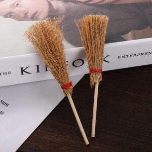 10 PCS Mini Witch Straw Brooms Wooden Mini Broom Party Decoration Costume Props Photo Props Mini Furniture Halloween Decoration