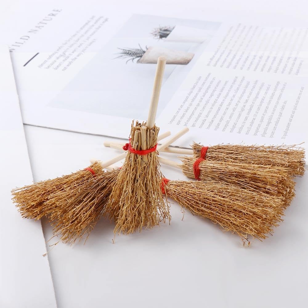 10 PCS Mini Witch Straw Brooms Wooden Mini Broom Party Decoration Costume Props Photo Props Mini Furniture Halloween Decoration