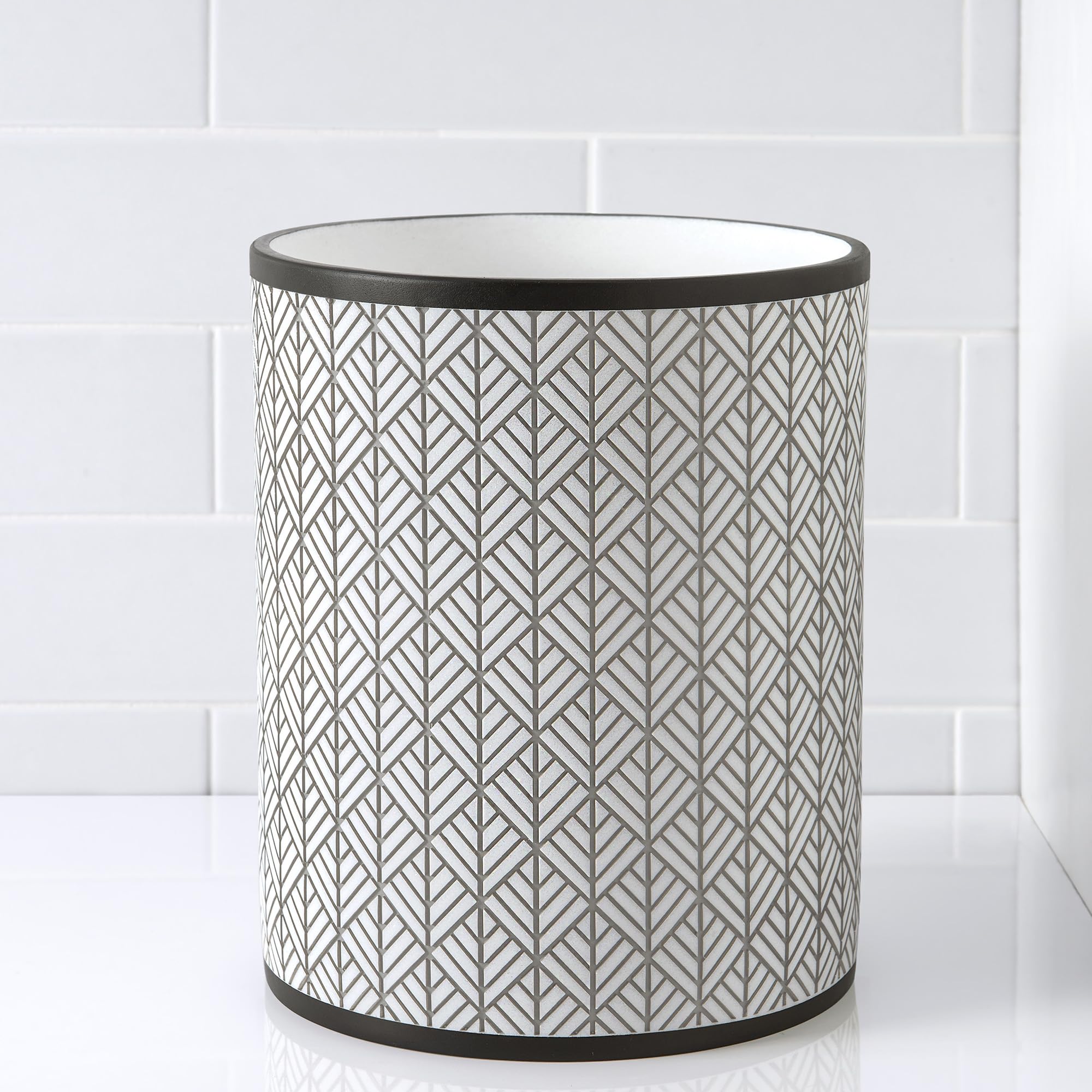 Allure Home Creation Shelby Resin Grey Multicolored Wastebasket Trash Can, Compact Size, 1.74 Gallons