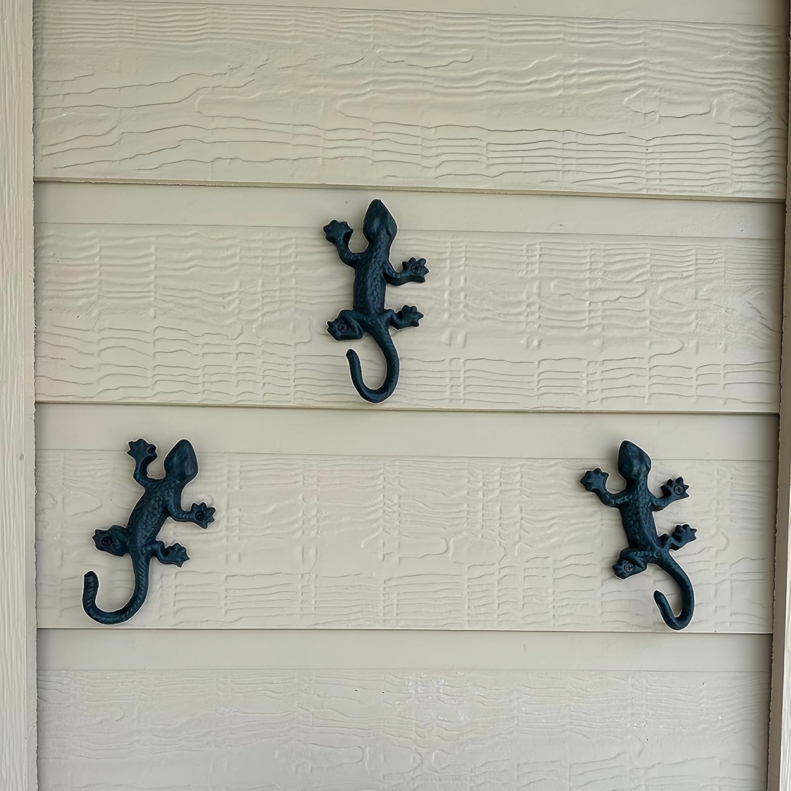 Auafanzy Outdoor Cast Iron Pool Towel Wall Hooks, Lovely Gecko Heavy-Duty Coat Hooks, Fun Lizard Pool Towel Holder for Outdoor and Indoor，Cool Gecko Key Holder and Wall Decor (4 Pcs)