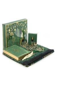 ihvan online prayer gift set for men & women, muslim prayer rug, salah mat, beads taasbih, arabic holy quran, islamic gift set for ramadan & eid, green