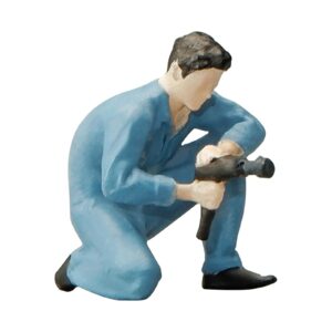 kivcmds painted figure 1:64 scale mini model trains architectural plastic people figures squatting photography man figure model,suitable for miniature scenes(64260b)