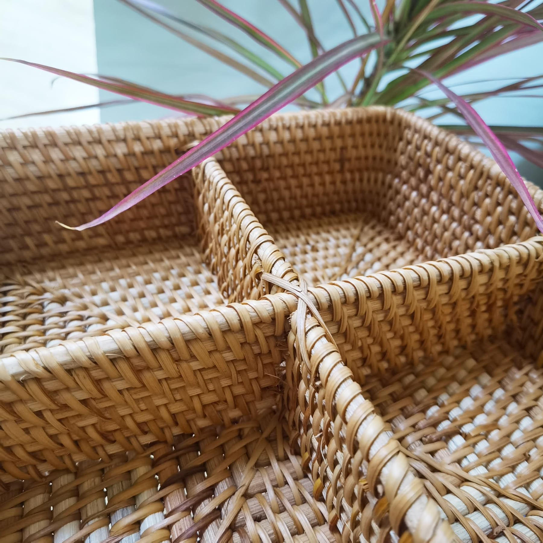 i-lan 4-compartment Squre Woven Natural Wicker Storage Basket Box without Lid, 4 Divided Rattan Basket Organizer for Countertops,Shelf,Snacks,Candy,Nuts and Other Accessories.