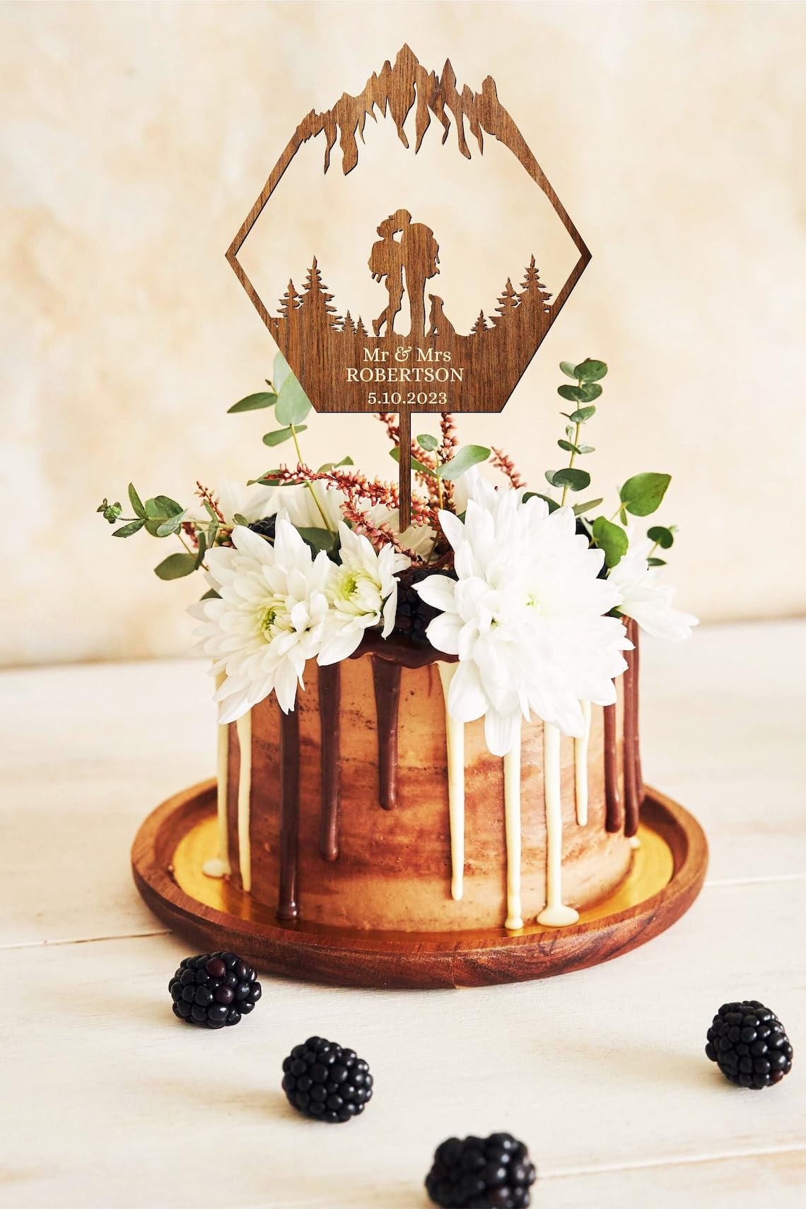 TiTaicor Mountain Wedding Cake Topper with dog,Hiking Couple cake topper with labrador,Backpacking Bride and Groom Cake Topper for Birthday Engagement Anniversary Wedding Shower Supplies.