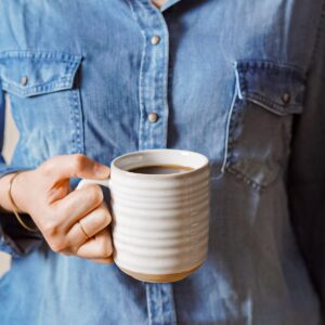 LE TAUCI Coffee Mugs 12 oz, Ceramic Mug Set, Housewarming Wedding Present, Coffee Cups for Latte, Hot Tea, Cappuccino, Mocha, Cocoa - Set of 4, Arctic White