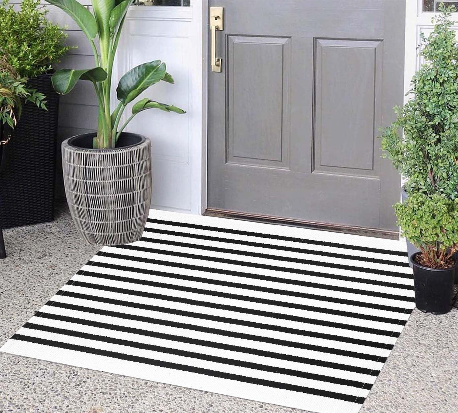 Layered Door Mat Black and White Striped Doormat 24'' x 35'' Front Porch Rug Machine Washable Indoor Outdoor Rug for Front Porch Hand-Woven Entryway Rug for Laundry/Bathroom/Bedroom