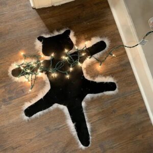 light up fried cat rug funny aunt bethany’s fried pussycat rug from national lampoon’s humour christmas vacation decoration carpet, perfect white elephant gift for family friends (warm lights)