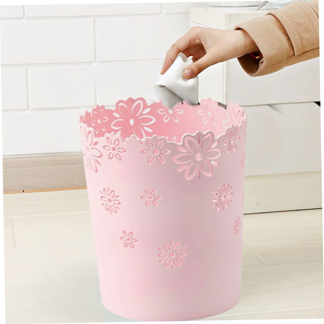 Comebachome Plastic Trash Can, Waste Paper Bin Flower Lace Waste Basket Round Rubbish Bin Hollow Garbage Can for Bedroom Bathroom Kitchen Office L