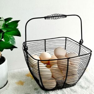 Black Square Wire Egg Basket For Fresh Egg with Handle,Famhouse Small Metal Egg Collecting Basket for Gathering Fresh Eggs Chicken Basket Decor for Kitchen Countertop Rustic Style