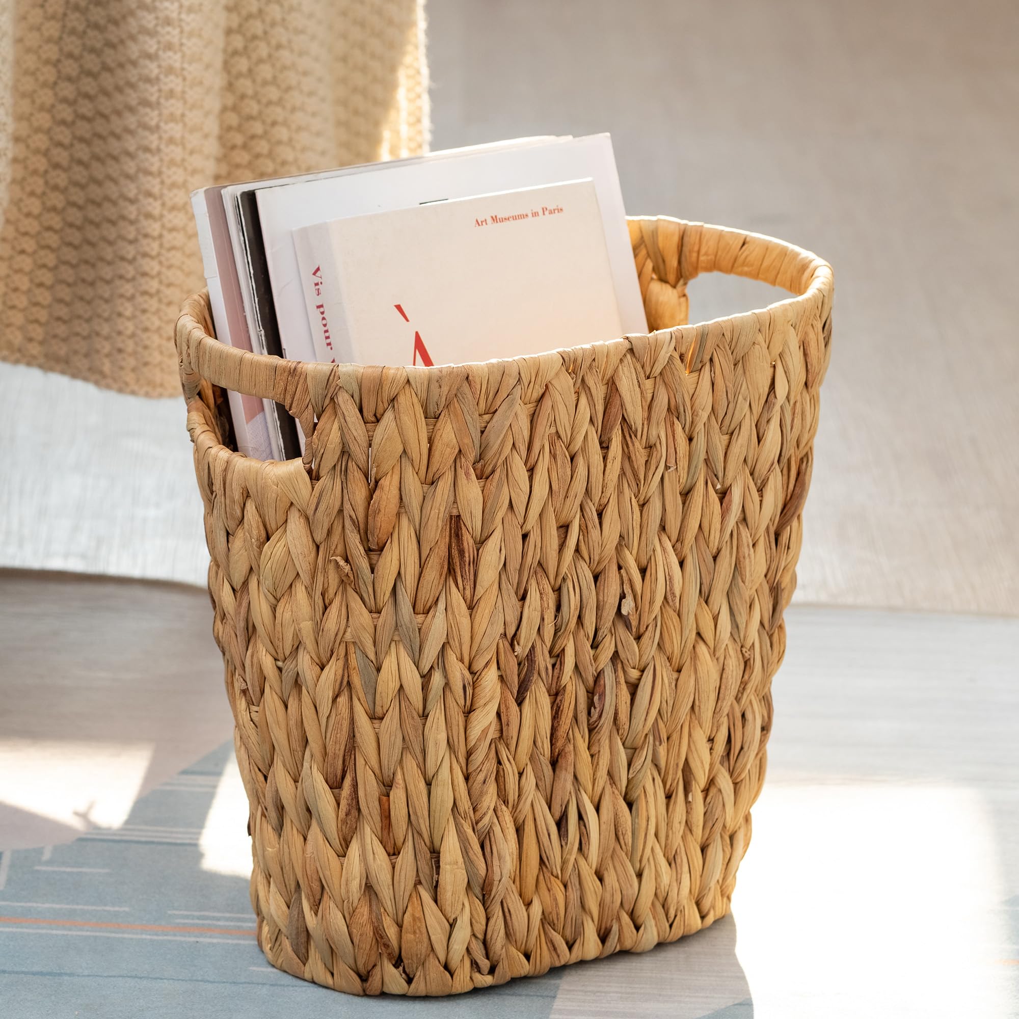 Rlosjin Wicker Trash Can, Bathroom Trash Can, Wicker Trash Can with Built-in Handle、Handwoven Water Hyacinth Trash,Wicker Waste Basket, Boho Waste Basket for Bedroom、Office、Bathroom、1 Pack