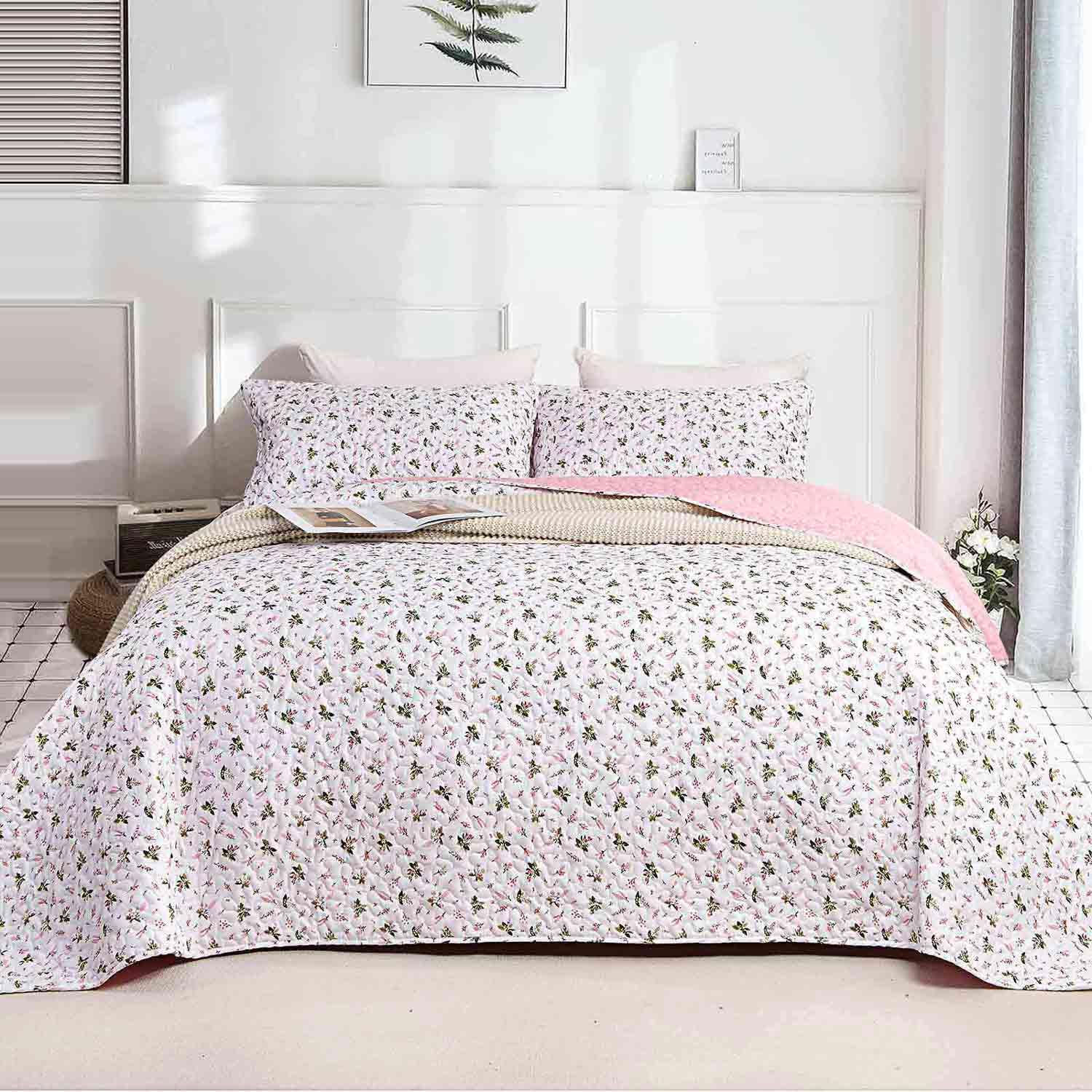 Nanko Quilt Set Queen Full Size 3 Pcs, White and Pink Floral Green Flower Pattern Bedspreads, Soft Lightweight Coverlet Bed Spreads, Farmhouse Thin Quilted Comforter Bedding Sets for Women Girls 90x90