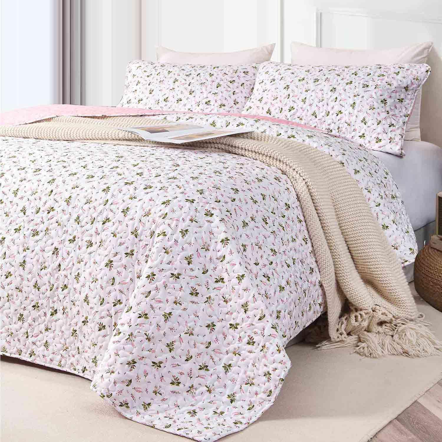 Nanko Quilt Set Queen Full Size 3 Pcs, White and Pink Floral Green Flower Pattern Bedspreads, Soft Lightweight Coverlet Bed Spreads, Farmhouse Thin Quilted Comforter Bedding Sets for Women Girls 90x90