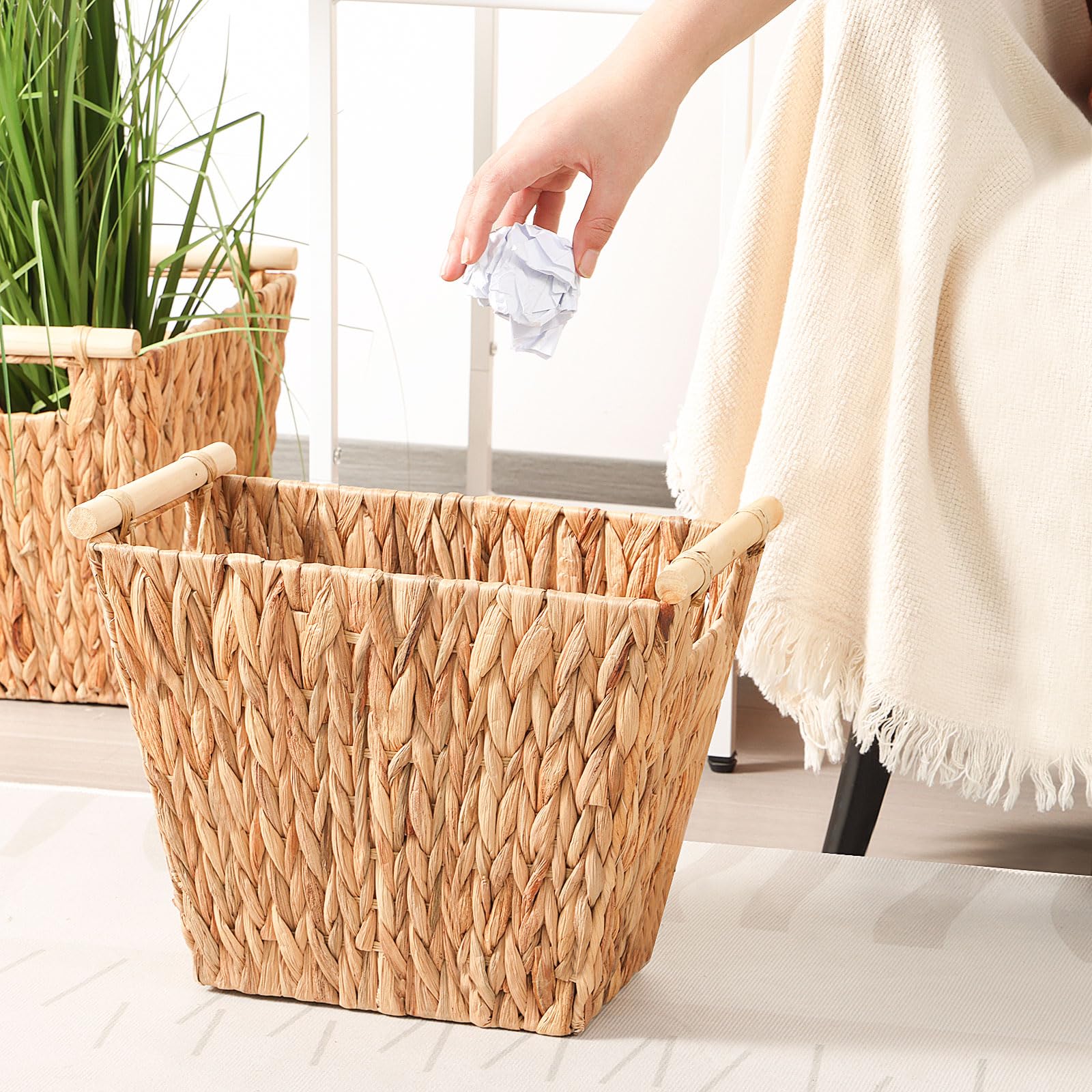 OUTBROS Wicker Waste Basket,Handwoven Wicker Trash Can with Handles,Water Hyacinth Wicker Waste Basket,Used for Bathroom, Living Room,Kitchen, Bedroom,Water Hyacinth,1-Pack