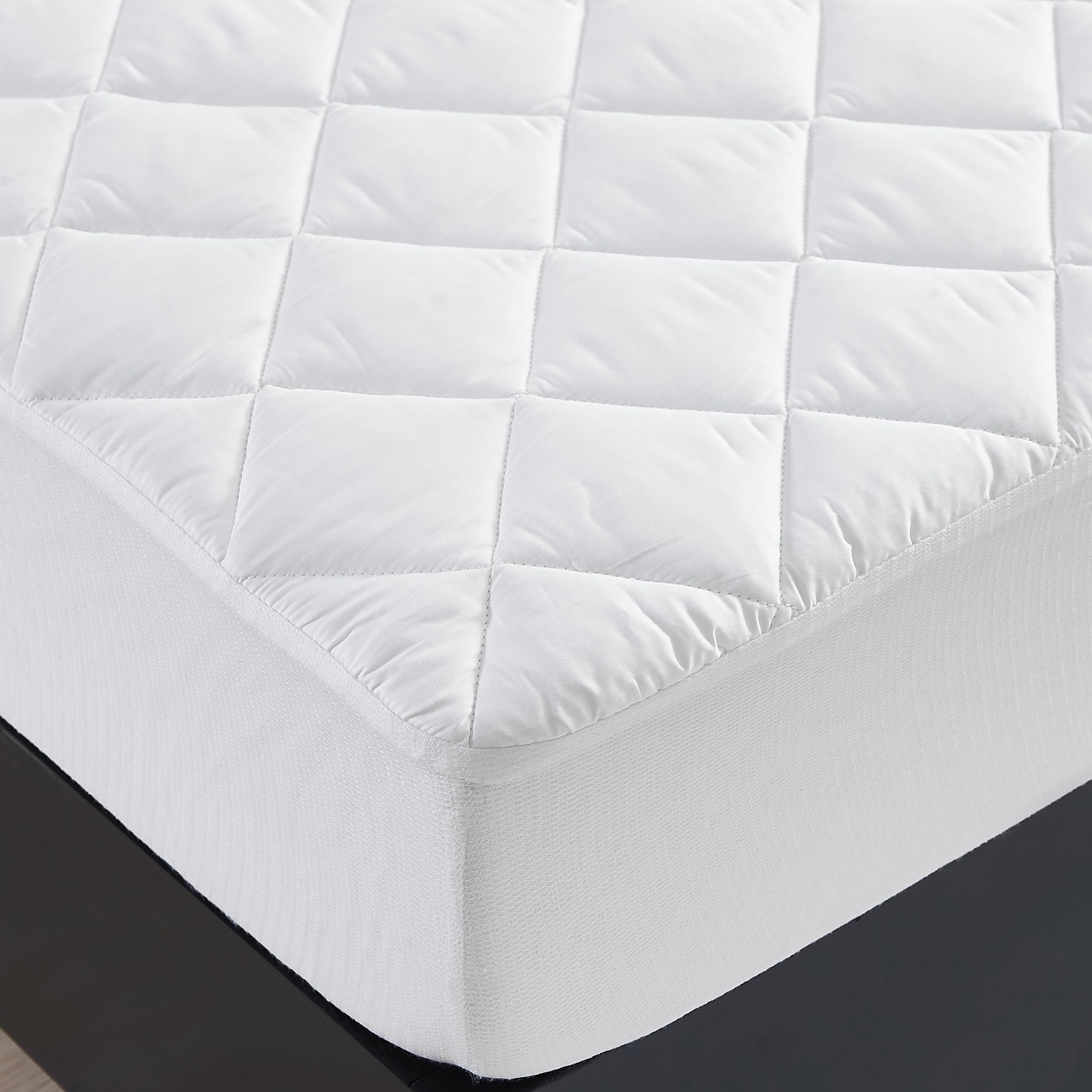 Eddie Bauer® 300 TC Waterproof Mattress Pad (Hypoallergenic) (Queen)