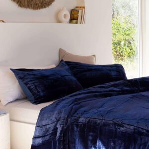 DecorAvenue Ultra-Luxe Solid Velvet Duvet Cover, Boho Bedding UO Comforter Bedding Donna Cover,3 Pc Duvet Set, Velvet Bedding Set (Royal Blue,Over Size 120" x 120")