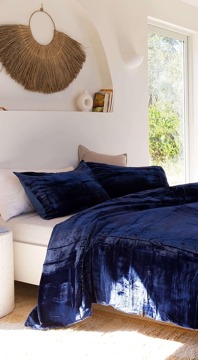 DecorAvenue Ultra-Luxe Solid Velvet Duvet Cover, Boho Bedding UO Comforter Bedding Donna Cover,3 Pc Duvet Set, Velvet Bedding Set (Royal Blue,Over Size 120" x 120")