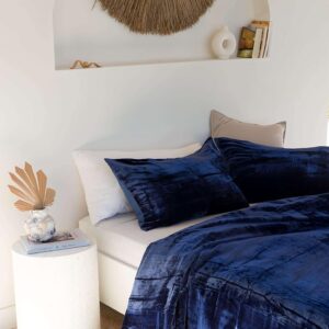 DecorAvenue Ultra-Luxe Solid Velvet Duvet Cover, Boho Bedding UO Comforter Bedding Donna Cover,3 Pc Duvet Set, Velvet Bedding Set (Royal Blue,Over Size 120" x 120")