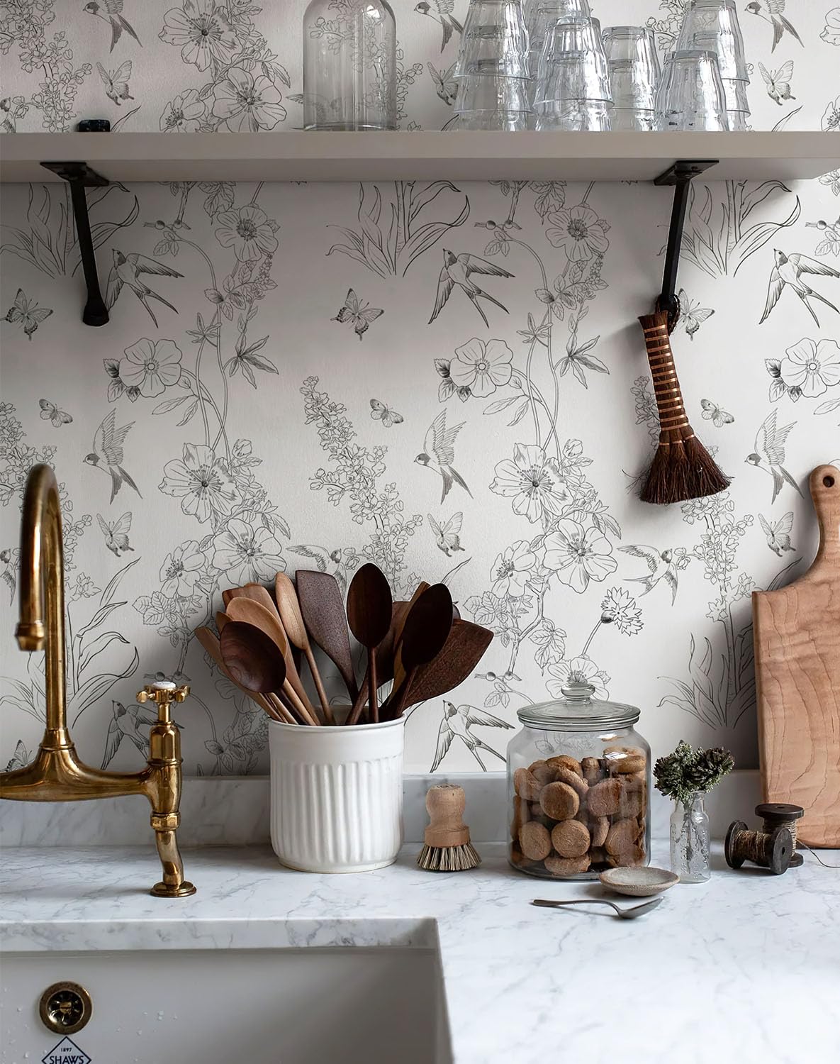 HomKihapai Vintage Wallpaper- Black and White Wallpaper Floral Peel and Stick Wallpaper Modern Bird Wallpaper for Bathroom Waterproof Contact Paper (Black and White, 118"X17.4")