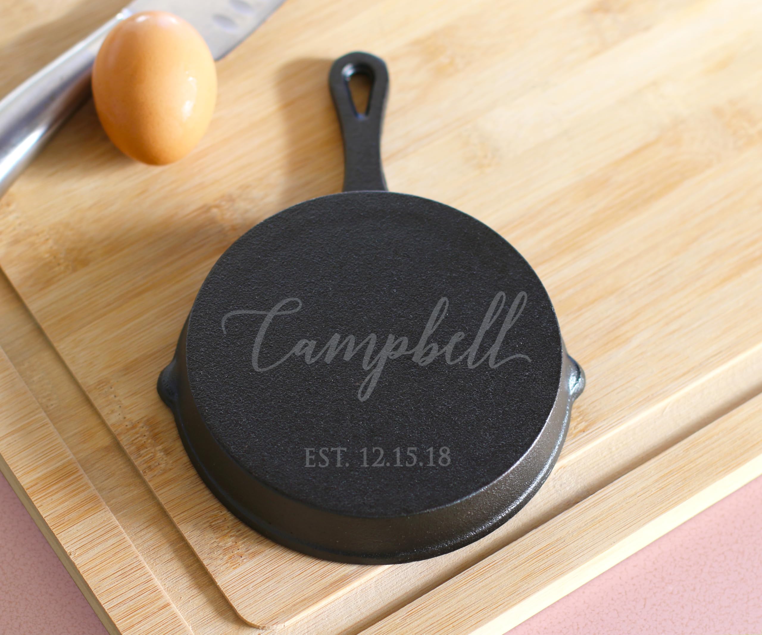 MYETCHEY Personalized Engraved Cast Iron Pan, Customized Cast Iron Skillet, Pre-Seasoned Cast Iron Pan, Cooking Pan for Stovetop, Baking Pan, Kitchen Tool, Wedding Gift (Campbell)