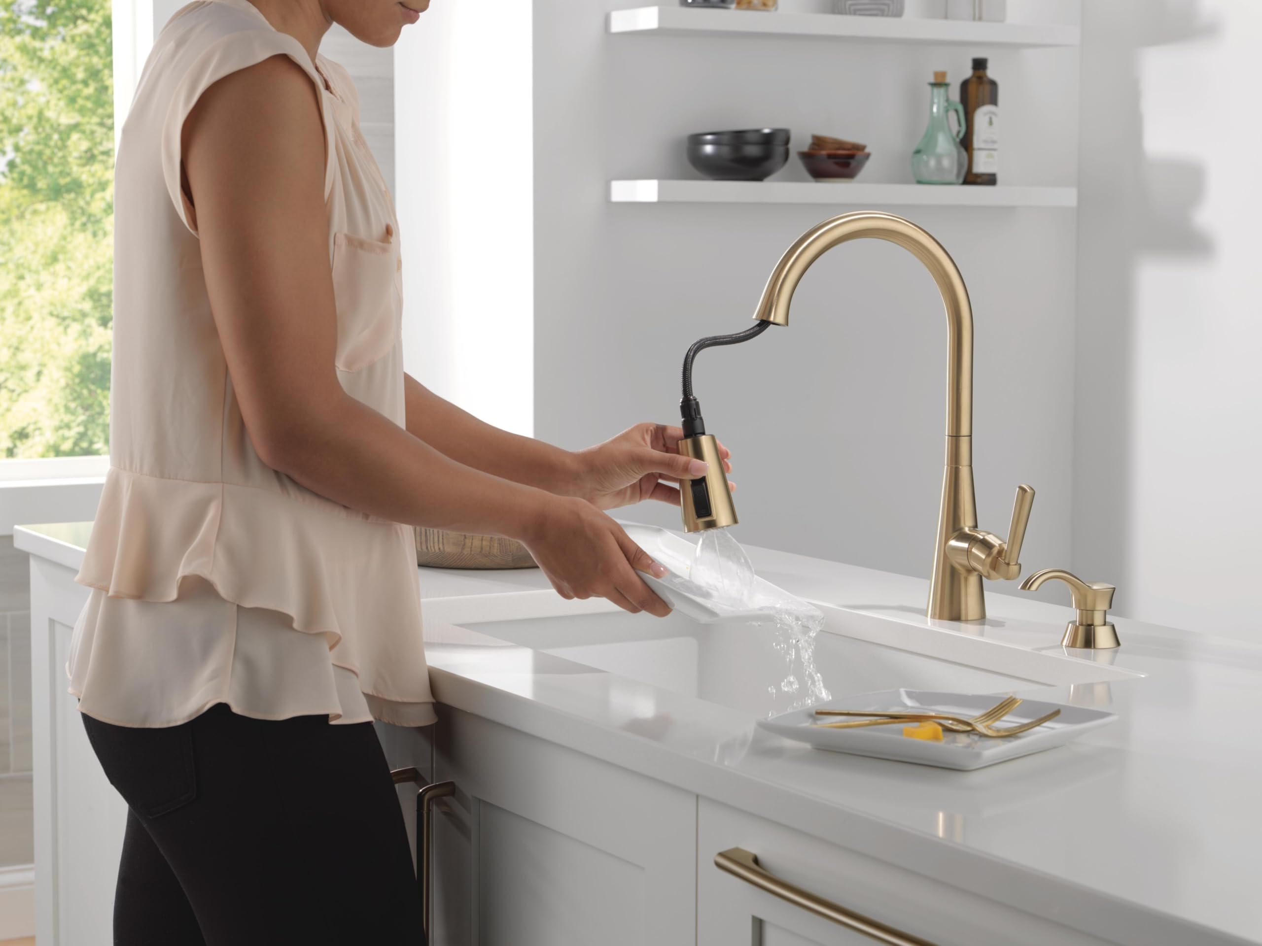 Delta Faucet Boyd Kitchen Faucet with Soap Dispenser, Kitchen Faucets with Pull Down Sprayer Gold, Kitchen Sink Faucet with Magnetic Docking Spray Head, Champagne Bronze 19893Z-CZSD-DST