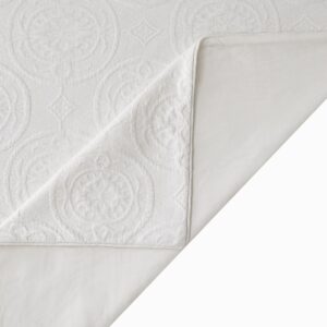 HiEnd Accents Verona Matelassé 3 Piece Super Queen Duvet Cover Set, Vintage White Cotton Medallion Pattern Bedding Set, Classic Chic Casual Farmhouse Bed Set, 1 Comforter Cover and 2 Pillow Shams