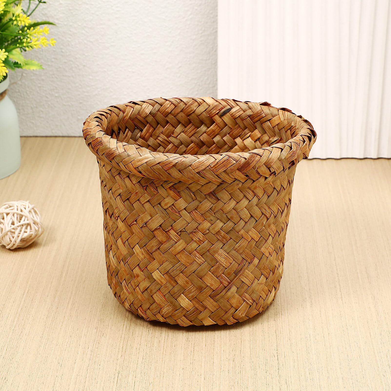 HOLIDYOYO Seagrass Woven Basket Small Countertop Trash Can Mini Wastebasket Woven Plant Pot Holder Pencil Cup Makeup Brush Organizer Farmhouse Home Decor