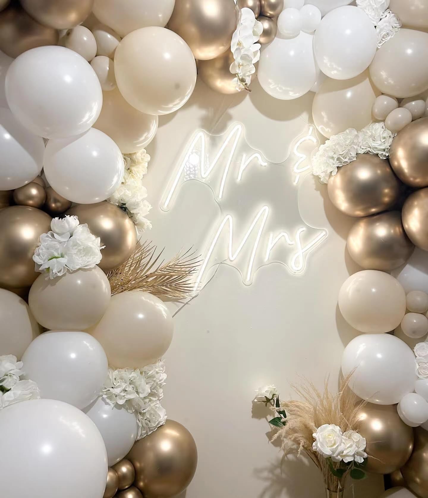 White Sand Gold Balloon Garland Arch kit 144pcs Beige Nude White with Metallic Chrome Gold Latex Balloons for Wedding Bridal Shower Engagement Party Decorations Birthday Baby Shower Supplies