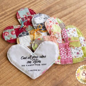 Shabby Fabrics Patchwork Heart Pocket Prayer Quilt Panel (Natural)