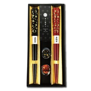 premium japanese chopsticks reusable with chopsticks rest set of 2 pairs[ made in japan ] traditional lacquer art wooden chopsticks (gold flower bk/rd(mk018))