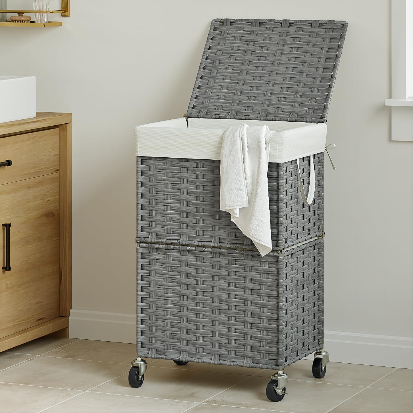 Chrislley 90L Large Laundry Hamper with Wheels,Rolling Laundry Basket with Lid and Renovable Liner Bag,Handwoven Rattan Organizer for bedroom, bathroom, laundry room (Grey)