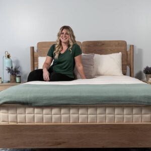 Naturepedic Pillow Top Organic Mattress - Queen Hybrid Mattress with Encased Coils for Comfort and Pressure Relieving Natural Latex Mattress - Naturally Cooling & Breathable Mattress