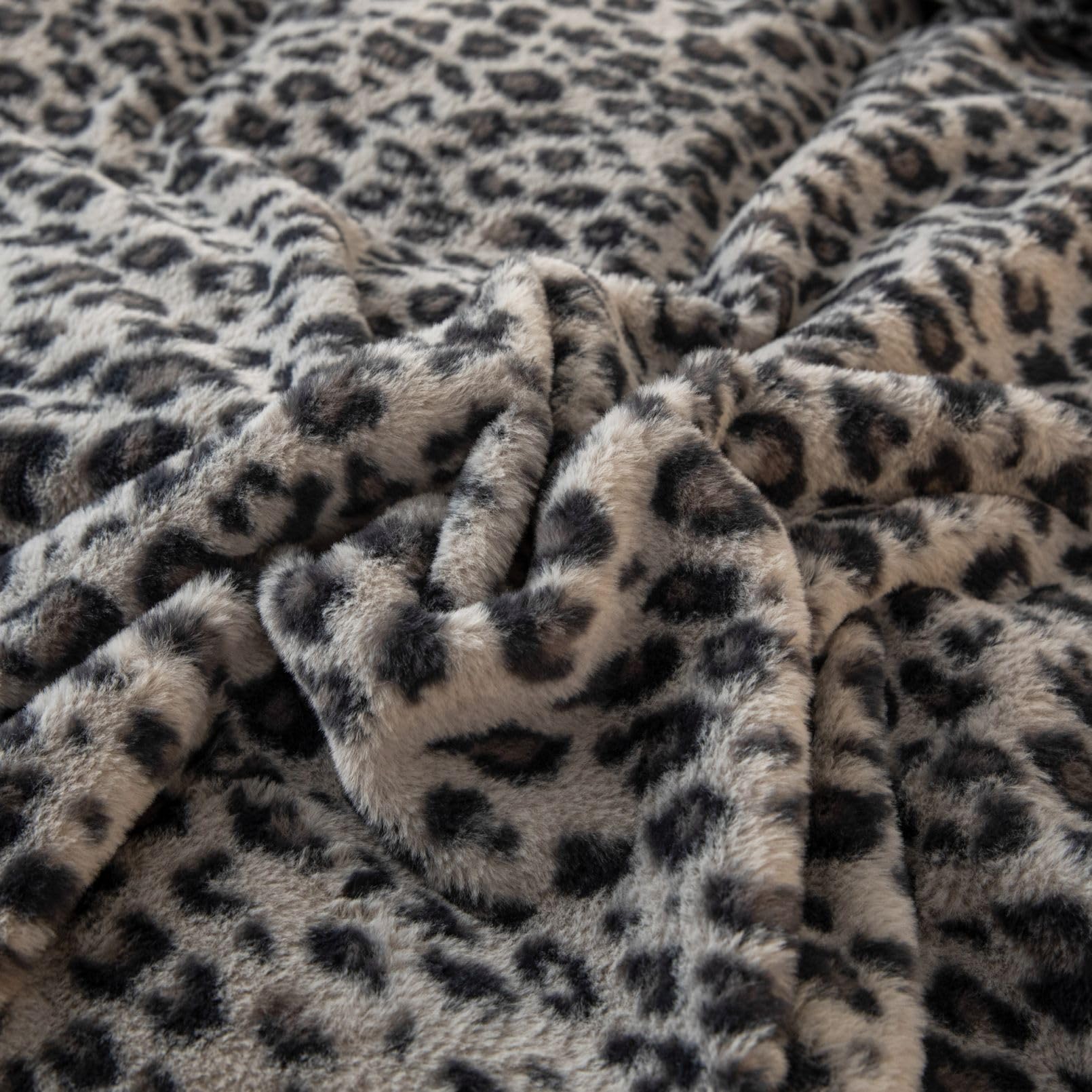 AETVRNI Luxury Leopard Print Faux Fur Duvet Cover Set 4 Pieces Shaggy Fluffy Duvet Cover Set Ultra Soft Crystal Velvet Duvet Cover Wild Style,Black,Queen