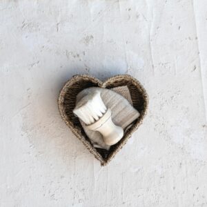 Creative Co-Op Decorative Hand-Woven Seagrass and Metal Heart-Shaped Basket, Natural