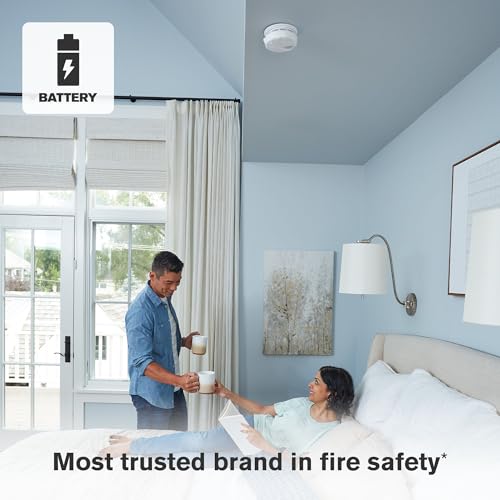 First Alert SM500V, Interconnect Battery-Operated Smoke Alarm with Voice Alerts, 1-Pack