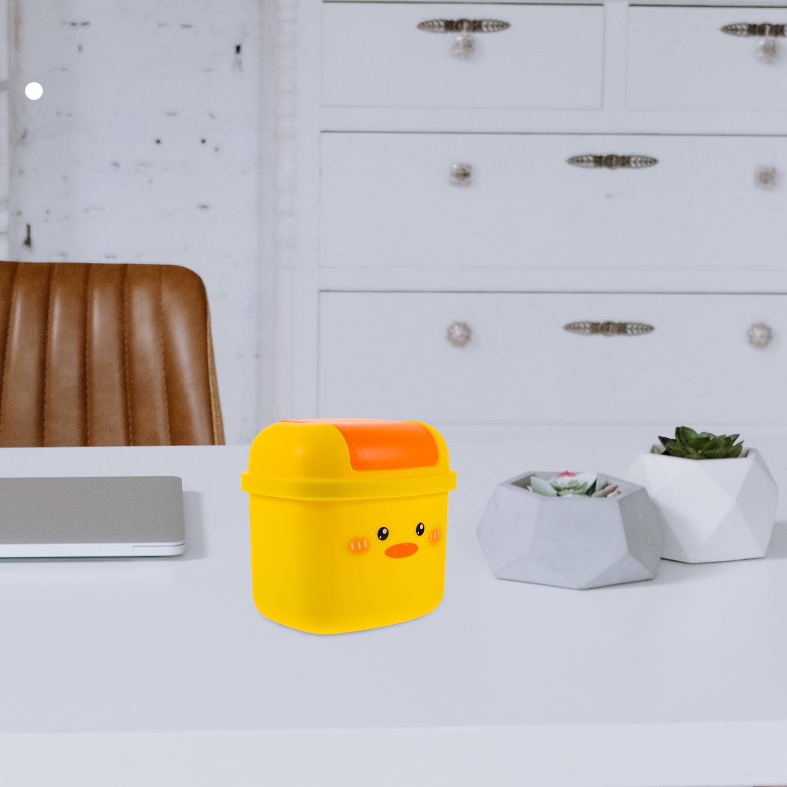 Amosfun Little Yellow Duck Trash Can Desktop Waste Container Paper Waste Basket Mini Garbage Can Small Trash Can Jewelry Organizer Rubbish Bin Girl Small Paper Plastic Super Cute