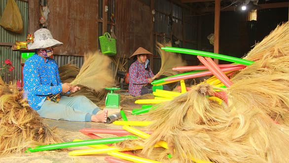 (2 Packs) Vietnamese Straw Brooms - 40" Indoor Brooms with Natural Bristles for Sweeping, Cleaning, and Home Decor